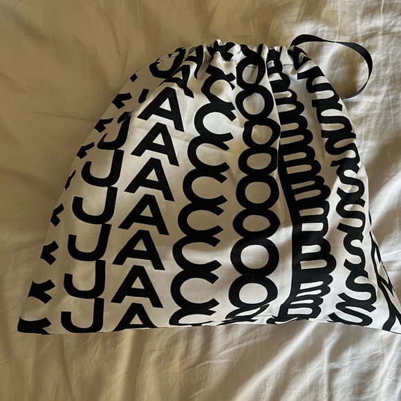 Brand new with tags Marc Jacobs The Tote Bag. - Picture 5 of 6